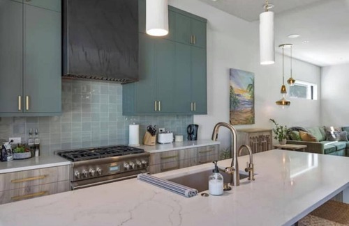 Holly Villa | Villa Hermosa - East Austin Oasis, Pool/Hot Tub