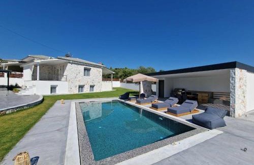 Pefkochori Villa | Villa Hillside Pefkohori