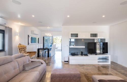 Porches Casa | Villa Horizon Grande - Stunning Luxury villa great location sleeps 16