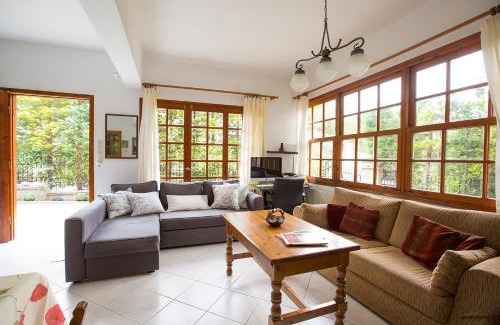 Nea Makri Villa | Villa House 200m From Sea