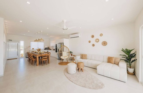 Sabana Liber Villa | Stunning Sunset Views, Big Pool, Hot Tub, Sleeps 8