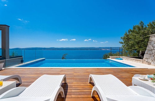 Mimice Villa | ¡NUEVO! VILLA HRID Lujosa villa frente al mar, jacuzzi, piscina infinita con masaje