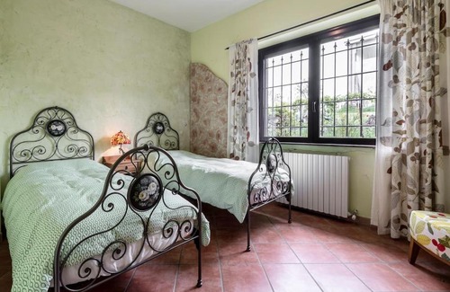 Montecalvo Versiggia Apartamento | Villa I Due Padroni, two apartment House - Apartment Loggione
