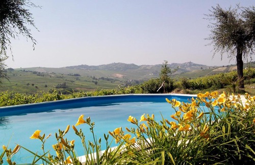 Montecalvo Versiggia Apartamento | Villa I Due Padroni, two apartment House - Apartment Loggione