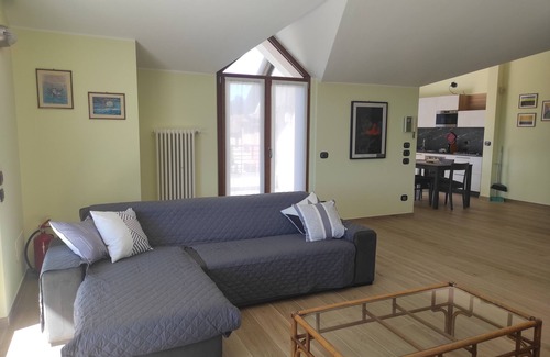 Locate Varesino Apartamento | Villa I Sette Pini Splendid modernly furnished penthouse.