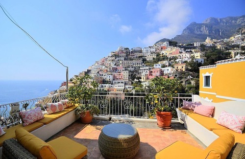 Positano City Centre Villa | Villa Idra: Una encantadora y luminosa villa de dos pisos en el corazón de Positano.