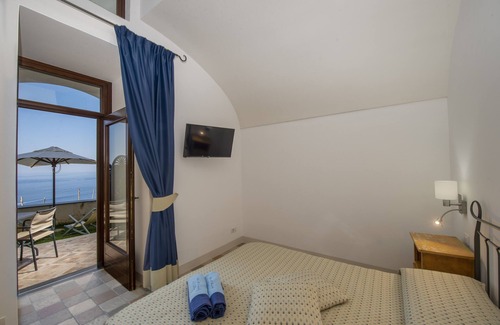 Praiano Cama Y Desayuno | Villa il Frantoio and Lilmar