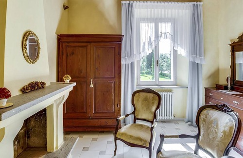 Radicofani Villa | Villa Il Giardino with Private Swimming Pool, Garden, Ideal for Weddings