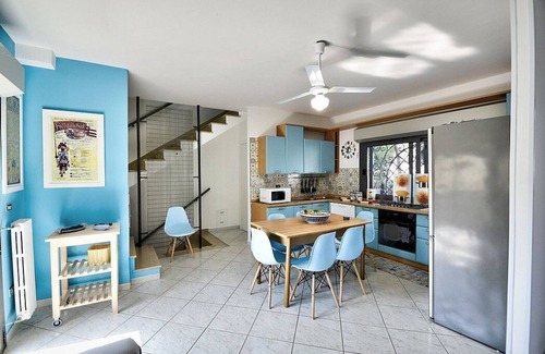 Laura Casa | Villa Il Nocchiero: A welcoming three-story independent house situated at a short distance from the beach, with Free WI-FI.
