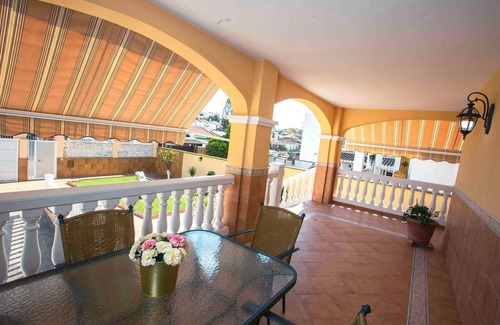 Rincón de la Victoria Villa | 'Villa Ilusión Home' con terraza privada, Wi-Fi y aire acondicionado