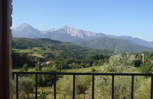 Casola in Lunigiana Villa | Villa en 2 acres: gran piscina privada climatizada; 360 grados Vistas impresionantes; Wi-Fi gratis