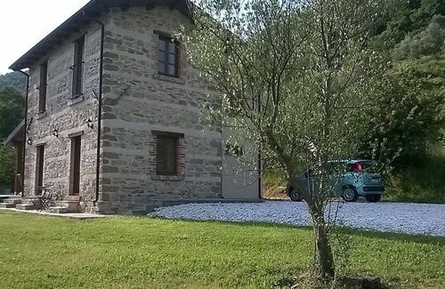 Casola in Lunigiana Villa | Villa en 2 acres: gran piscina privada climatizada; 360 grados Vistas impresionantes; Wi-Fi gratis