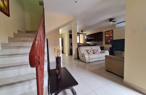 Comunidad Villa | Villa en Residencial Tranquilo y Seguro