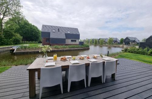 Balk Casa | Villa in Balk with Private Jetty on Slotermeer, cleaning included