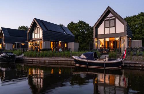 Balk Casa | Villa in Balk with Private Jetty on Slotermeer, cleaning included