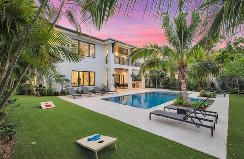 Coral Terrace Casa | Villa in Coral Gables with Pool Jacuzzi Game Room