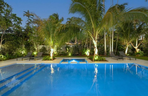 Coral Terrace Casa | Villa in Coral Gables with Pool Jacuzzi Game Room