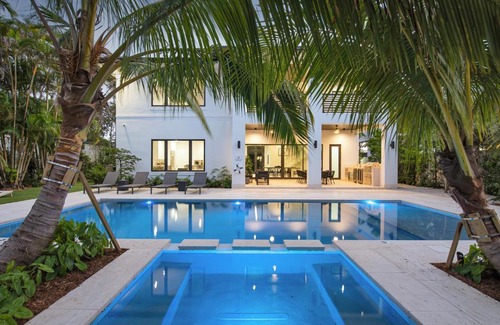 Coral Terrace Casa | Villa in Coral Gables with Pool Jacuzzi Game Room