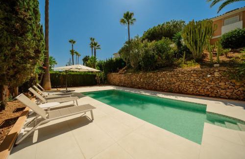 Elviria Villa | Villa in Elviria, a retreat among palm trees, with private pool and barbecue, Marbella
