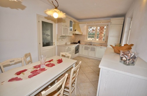 Seravezza Villa | Villa con gran jacuzzi en el jardín, sauna, gimnasio, barbacoa, wifi.