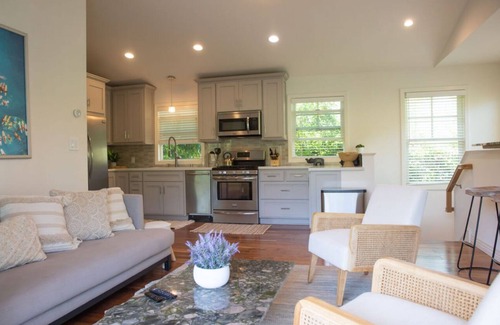 Hollywoodland Casa | Villa in Hollywood Hills- Townhouse with Private Backyard