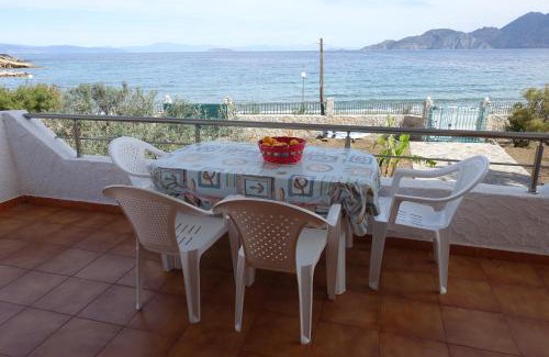 Troizinia Apartamento | Villa in Kalloni direkt am Meer, tolle Aussicht