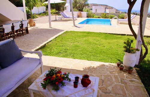 Kamilari Villa | Villa en Kamilari, Heraklion y alrededores con vistas al mar y montaña y piscina privada