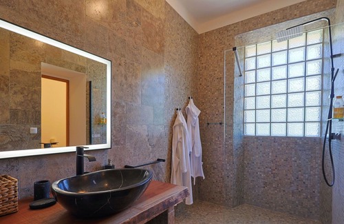 La Mole Villa | Villa in La Môle with 6 bedrooms sleeps 12