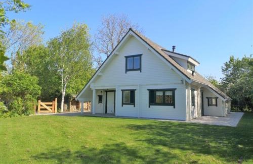 Municipality of Veere Villa | Villa in Oostkapelle with barbecue