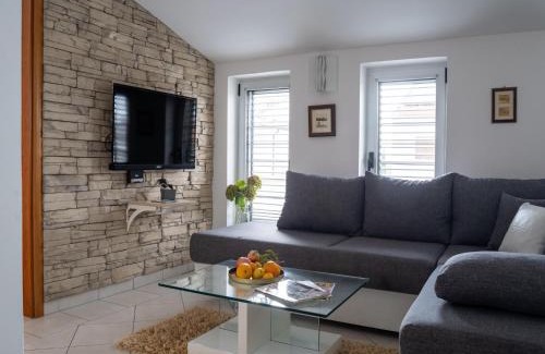 Rovinj Apartamento | Villa in Rovinj near Beach & Old Town