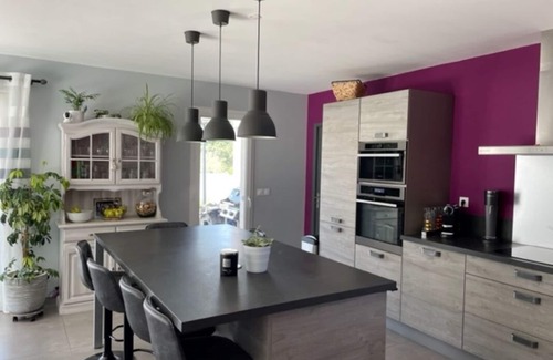 Caumont-sur-Durance Villa | Villa in the countryside - with heated pool and garden - sleeps 8