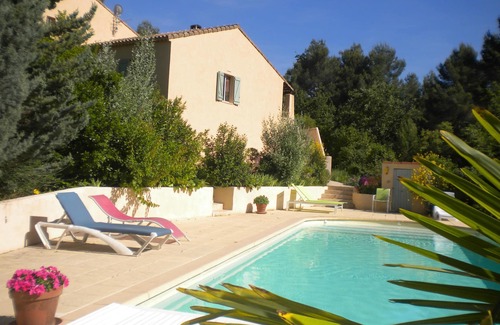 Trets Villa | Villa provenzal en la paz de un gran bosque de pinos