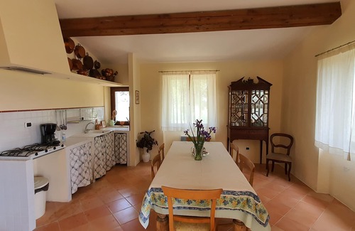 Todi Villa | Villa en Todi, magníficas vistas, piscina privada, servicio de limpieza