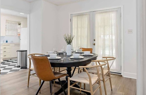 Zilker Casa | Villa in Zilker - Peaceful Stylish Home with Yard