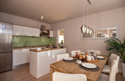 Zrnovnica Villa | Estancia en villa espaciosa en Žrnovnica