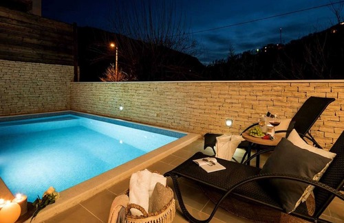 Zrnovnica Villa | Estancia en villa espaciosa en Žrnovnica