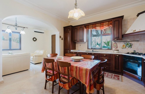 Mazara del Vallo Villa | Villa 'Iris' con vistas al mar, Wi-Fi y aire acondicionado