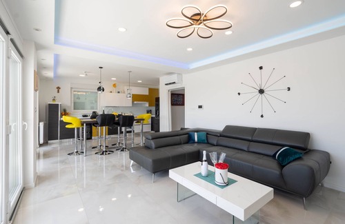 Zrnovnica Villa | VILLA CAPITANO cerca de Split con piscina climatizada