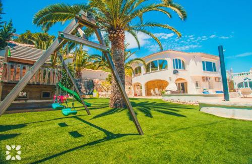 La Canuta Villa | Villa Isabel by Abahana Villas