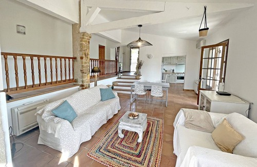 Sillans-la Cascade Casa | Villa Isabella - Haven of peace with swimming pool and panoramic view. sleeps 4