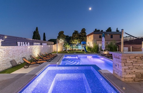 Marcana Villa | Villa Istra Kamen for kids & families near Pula for 18 people with sport activities, wellness & 67 m2 heated private pool