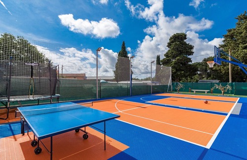 Marcana Villa | Villa Istra Kamen for kids & families near Pula for 18 people with sport activities, wellness & 67 m2 heated private pool