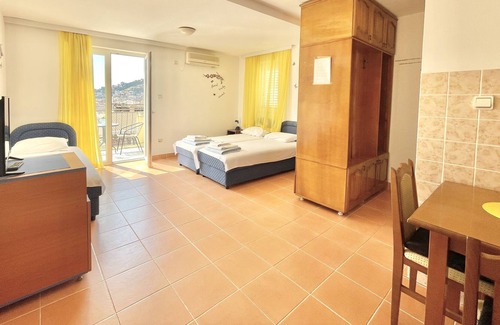 Maini Hotel | Villa Iva Budva