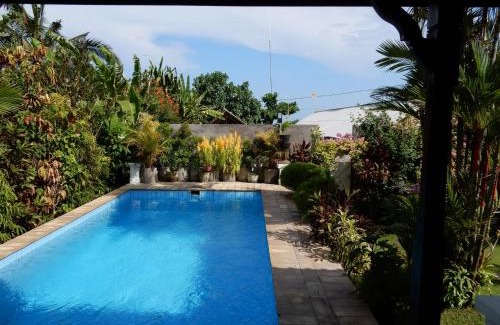 Jasri Casa | Villa Jasri Point - Beachfront Villa close to surf