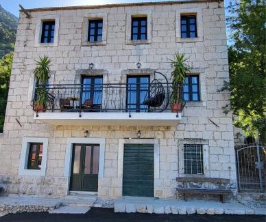 Drasnice Apartamento | Villa Jerković-Secluded house and apartment with pool