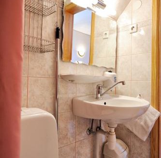 Beach Area Hotel | Villa Johanna Guesthouse