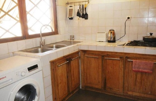Popenguine Casa | Villa Joko: playa a 20m, piscina ecológica, vista al mar, pensión