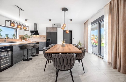 Benkovac Villa | Villa Jollie ZadarVillas