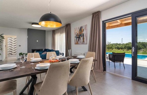 Tinjan Casa | Villa Joze