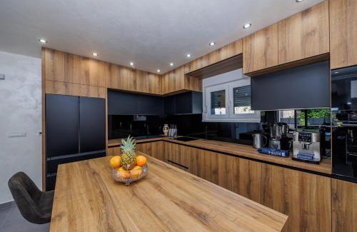 Kastela Villa | VILLA Juky